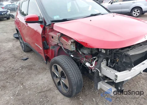 2018 Jeep Compass Latitude 4X4 z USA, uszkodzony, nr VIN 3C4NJDBB7JT176346